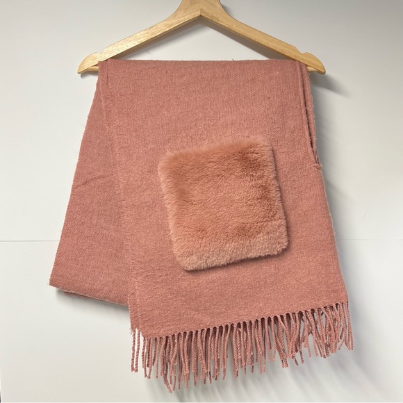 Madewell Faux-fur Pocket Cape Scarf - Picture 3 of 5